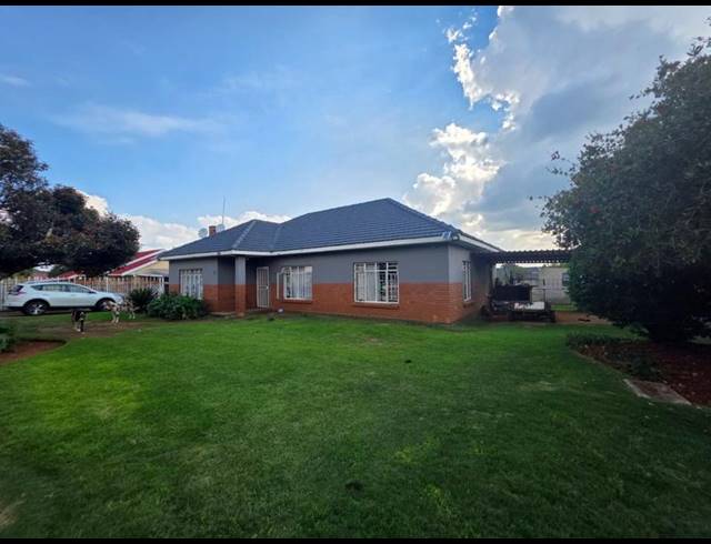 3 BEDROOM HOUSE FOR SALE IN GREENHILLS